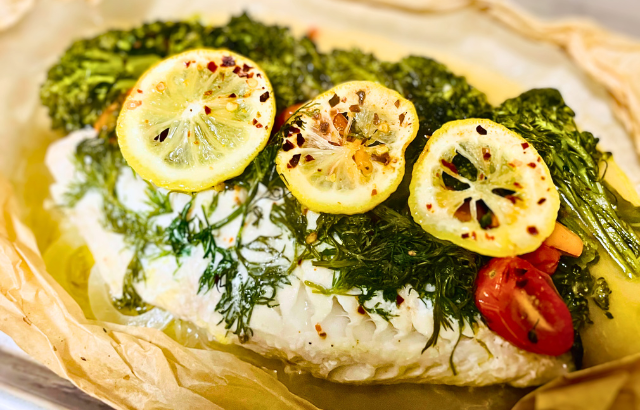 Mediterranean-Inspired Fish En Papillote (In Parchment)https://healthyhive.online/